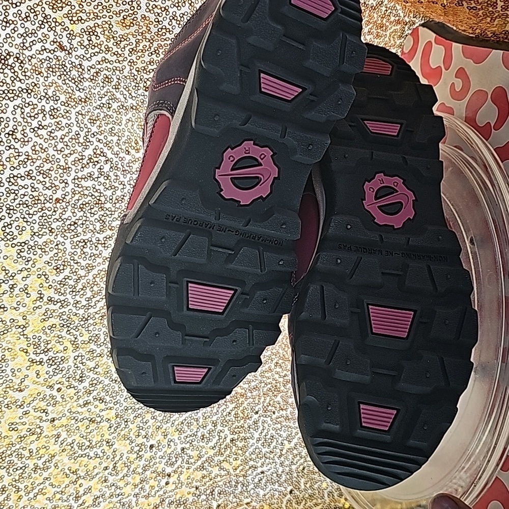 J New w/ o tags Rose pink Nike hiking ndestrukt grey sz 5Y - Picture 10 of 10